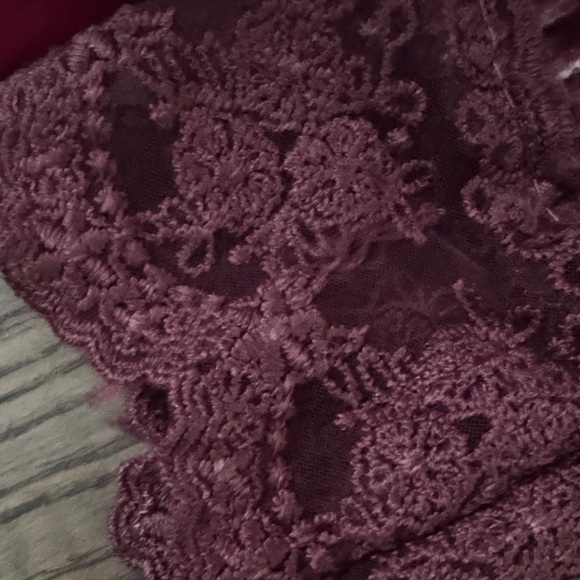 Velvet Burgundy - Picture 5 of 7